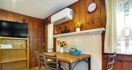 Hot Tub & Kayaks: Dog-friendly House in Yarmouth
