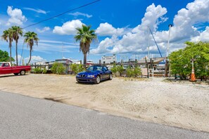 Property grounds - Sunny Bradenton Retreat - Visit Anna Maria Island! (Bradenton)