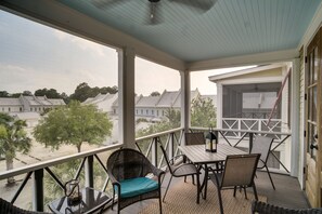 Outdoor dining - Pet-friendly South Carolina Escape w/ Pool Access! (Beaufort)