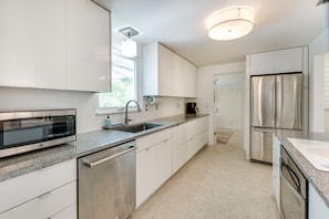 House (2 Bedrooms) | Private kitchen | Microwave, oven, stovetop, dishwasher