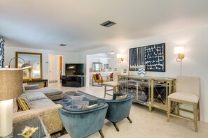 TV - Osprey Vacation Rental w/ Kayaks: 4 Mi to Beach! (Osprey)