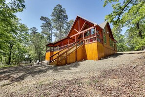 Interior - Broken Bow Cabin w/ Hot Tub & Outdoor Fireplace! (Broken Bow)