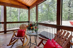 Interior - Broken Bow Cabin w/ Hot Tub & Outdoor Fireplace! (Broken Bow)