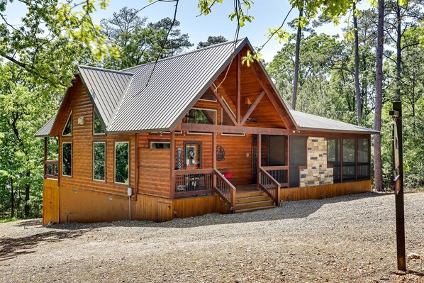 Interior - Broken Bow Cabin w/ Hot Tub & Outdoor Fireplace! (Broken Bow)