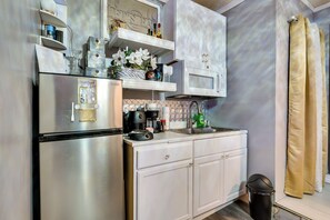 Apartment (0 Bedroom) | Interior - Cozy Brandon Vacation Rental w/ Shared Pool! (Brandon)