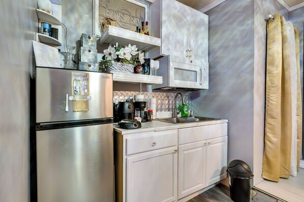 Apartment (0 Bedroom) | Interior - Cozy Brandon Vacation Rental w/ Shared Pool! (Brandon)