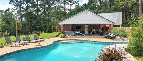 House (4 Bedrooms) | Front of property