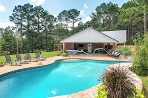 House (4 Bedrooms) | Front of property