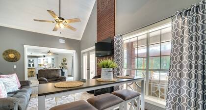 Broken Bow Vacation Rental w/ Pool & Hot Tub!