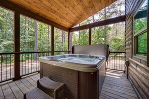 Interior - Hot Tub & Fire Pit at Broken Bow Cabin! (Broken Bow)