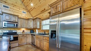 Interior - Hot Tub & Fire Pit at Broken Bow Cabin! (Broken Bow)