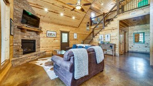 Interior - Hot Tub & Fire Pit at Broken Bow Cabin! (Broken Bow)