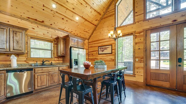 Interior - Hot Tub & Fire Pit at Broken Bow Cabin! (Broken Bow)