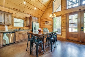Interior - Hot Tub & Fire Pit at Broken Bow Cabin! (Broken Bow)