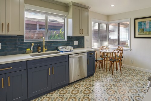 Stunning Bay-view Home in Kensington!