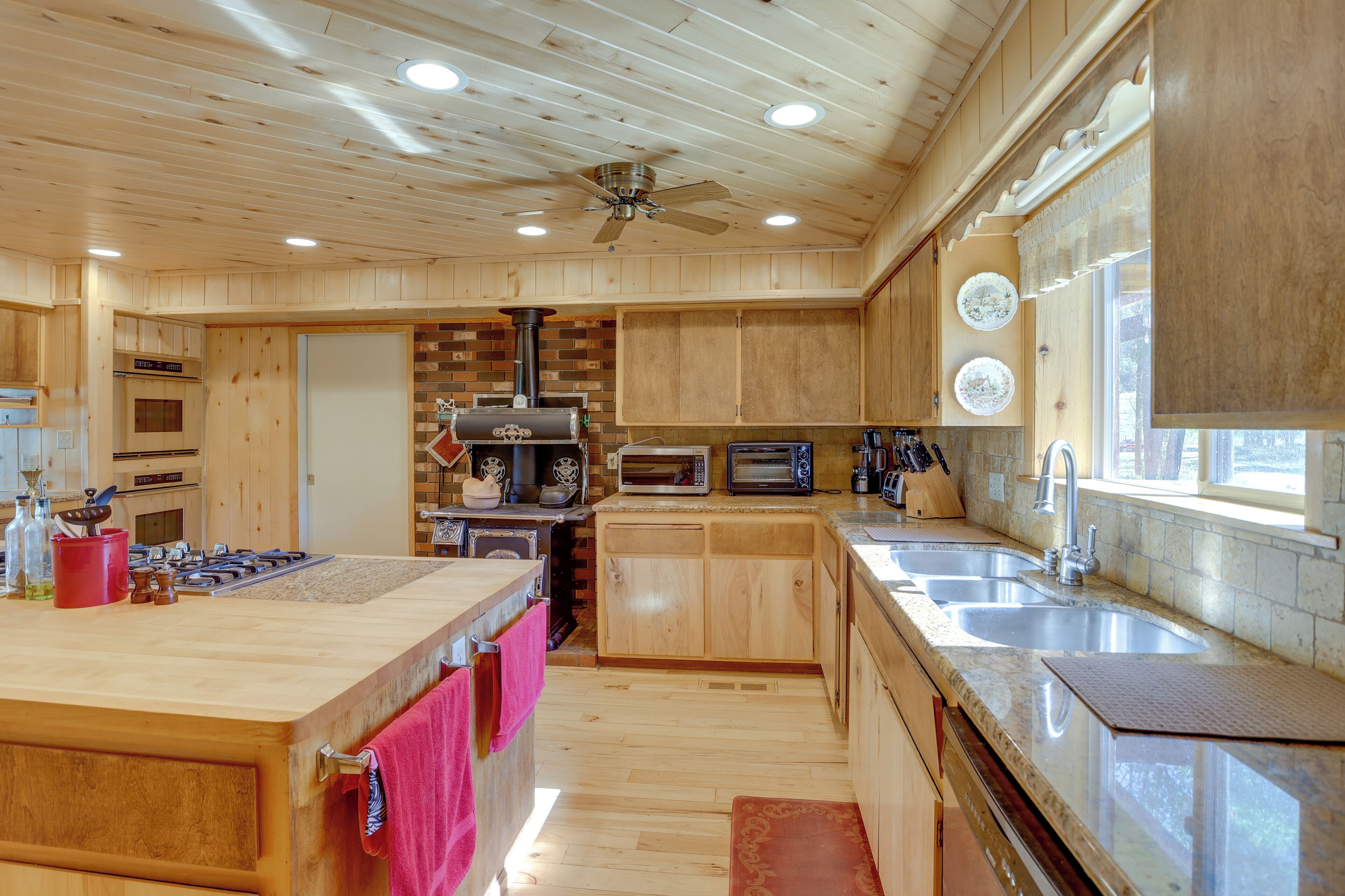 House (6 Bedrooms) | Interior