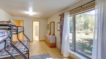 House (6 Bedrooms) | Interior