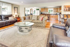 Interior - Hot Tub & Boat Dock: Lovely Lake Lure Retreat (Lake Lure)