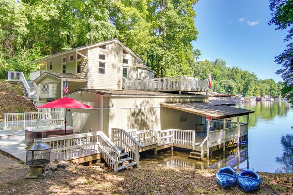 Exterior - Hot Tub & Boat Dock: Lovely Lake Lure Retreat (Lake Lure)