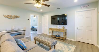 Heron Bay Cottage w/ Patio in Rockport!