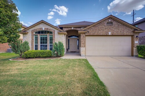 Family-friendly Killeen Home w/ Covered Patio!