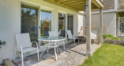 Ski-in/ski-out Peru Condo w/ Fire Pit & Grill!