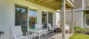 Ski-in/ski-out Peru Condo w/ Fire Pit & Grill!