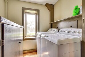 Interior - Ski-in/ski-out Bromley Mtn Condo: Wood Fireplace! (Peru)