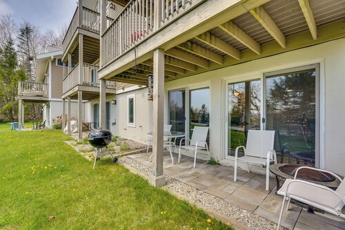 Ski-in/ski-out Bromley Mtn Condo: Wood Fireplace!