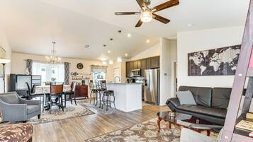 House (3 Bedrooms) | Interior