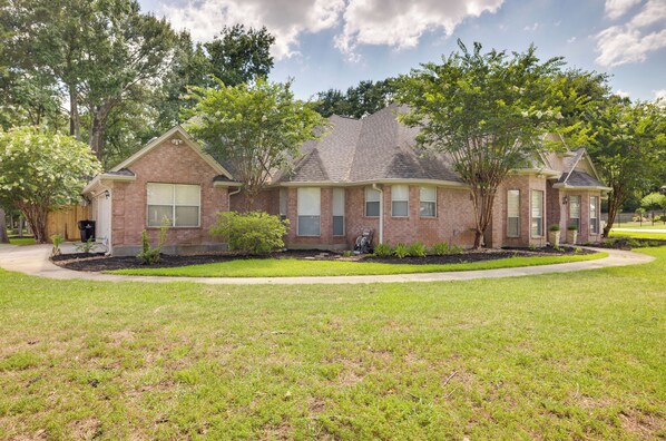 House (4 Bedrooms) | Interior - Montgomery Home w/ Yard, Pool & Hot Tub! (Montgomery)