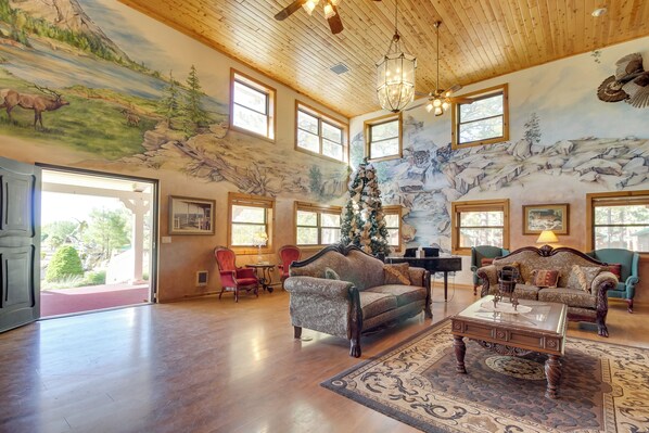 House (5 Bedrooms) | Interior