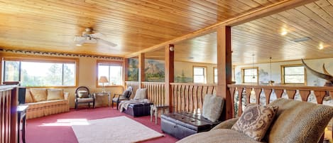 House (5 Bedrooms) | Interior