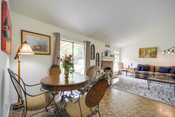 House (3 Bedrooms) | Interior - Mcqueeney Home w/ Grill ~ 10 Mi to New Braunfels (McQueeney)