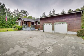 House (3 Bedrooms) | Interior - Riverfront Rental w/ Deck: 4 Mi to Wallace Falls! (Sultan)