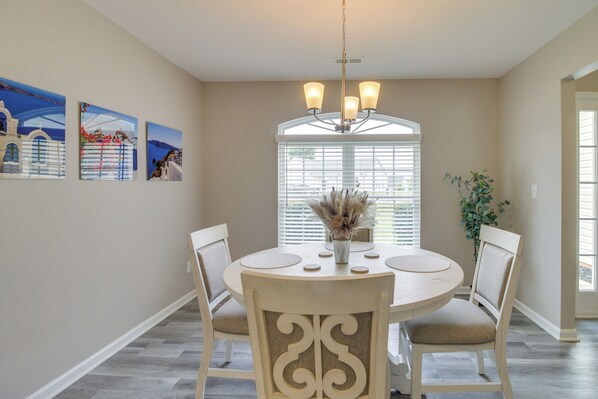 House (3 Bedrooms) | Interior