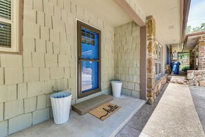 Interior - Serene Bella Vista Getaway Near Trails! (Bella Vista)