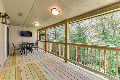 Serene Bella Vista Getaway Near Trails!