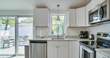 Newly Renovated Dennis Port Home: Close to Beaches