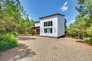 House (3 Bedrooms) | Interior - Luxe Broken Bow Cabin: Hot Tub & Outdoor Fireplace (Broken Bow)