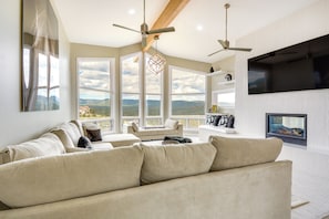 House (5 Bedrooms) | Interior