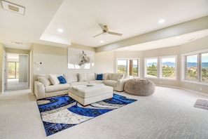 House (5 Bedrooms) | Interior