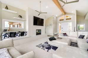 House (5 Bedrooms) | Interior