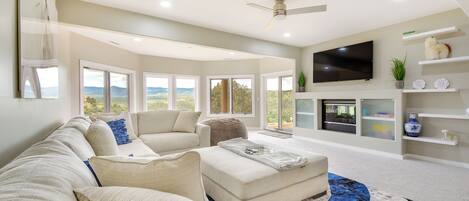 House (5 Bedrooms) | Interior