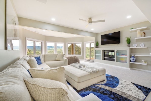 House (5 Bedrooms) | Interior