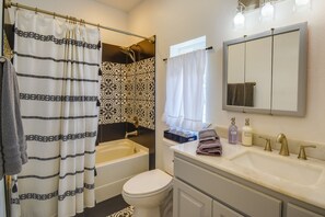 A bathroom with a bathtub, toilet, and sink. - Port Angeles Apartment Near Olympic Natl Park! (Port Angeles)