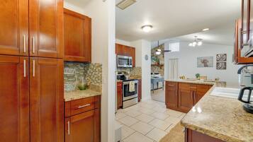 House (3 Bedrooms) | Interior