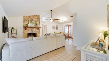 House (3 Bedrooms) | Interior