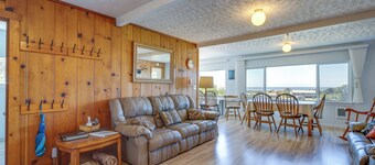 Peaceful Cloverdale Home - Walk to Winema Beach