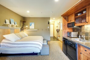 Apartment (0 Bedroom) | Interior - Pet-friendly Silver Mountain Studio: Mountain View (Kellogg)